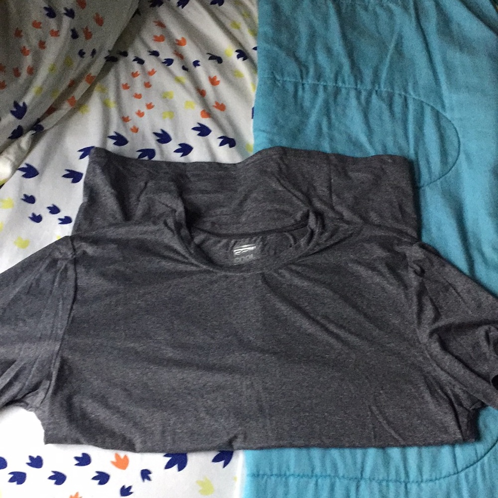 32degrees Cool Gray Men’s Medium shirt